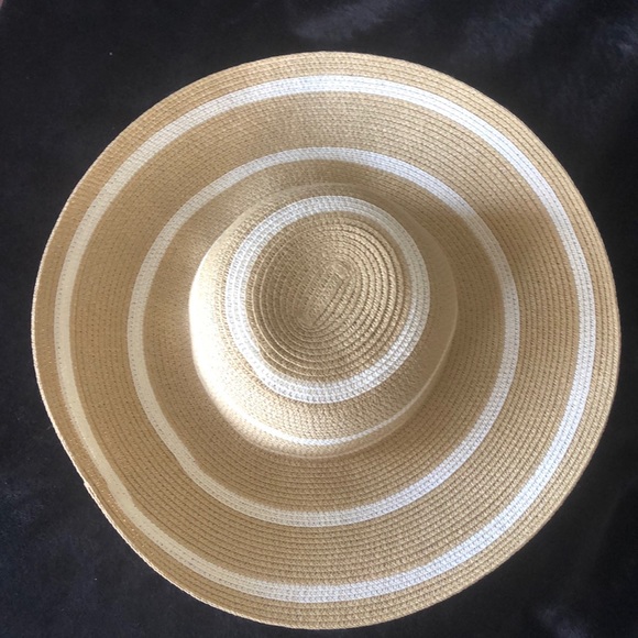 Nordstrom Accessories - NWT Nordstrom hat beautiful floppy!